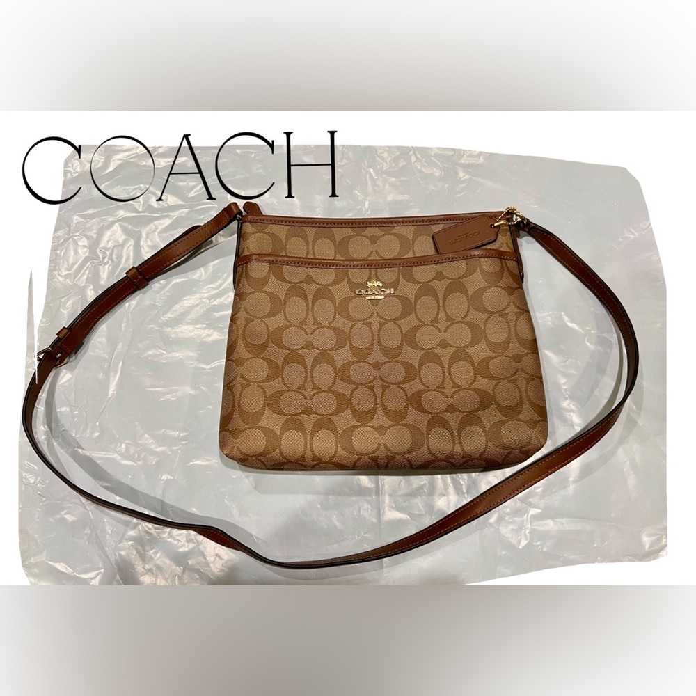 F29210 Signature Coated Canvas Coach Crossbody Bag 💼